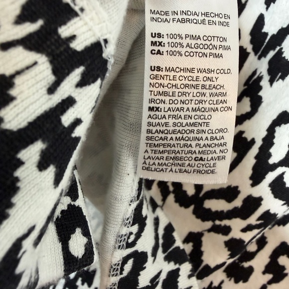 Chico’s Black White Animal Print 100% Pima Cotton V Neck Top Size 3 XL - Picture 10 of 10